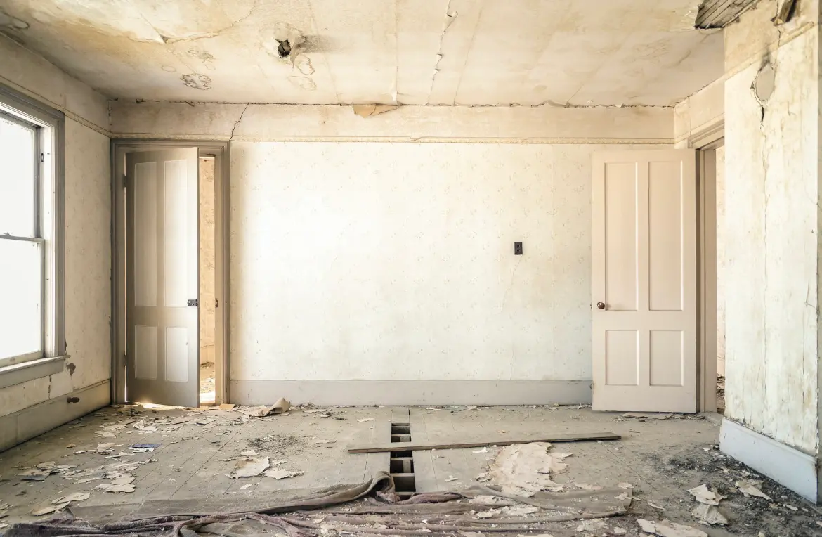 Waste disposal crew managing a cleanout project in Pontotoc